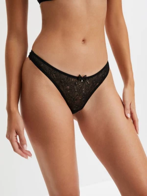 Obrázek produktu Stringi ze ślicznej koronki (3 pary) bonprix