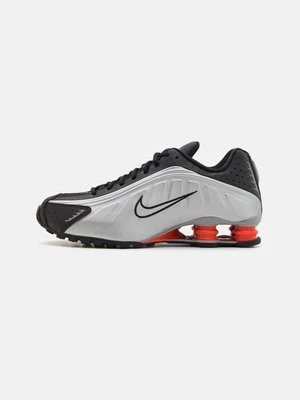 Obrázek produktu Tenisky Nike stříbrná barva