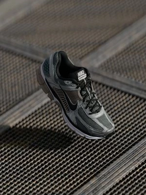Obrázek produktu Tenisky Nike stříbrná barva