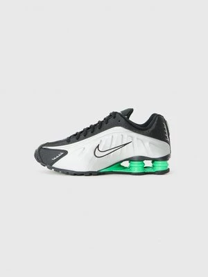 Obrázek produktu Tenisky Nike stříbrná barva