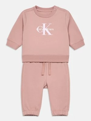 Obrázek produktu Tepláková souprava Calvin Klein Jeans