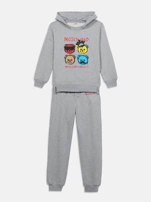 Obrázek produktu Tepláková souprava Moschino