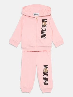 Obrázek produktu Tepláková souprava Moschino
