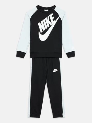 Obrázek produktu Tepláková souprava Nike černá