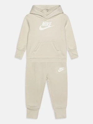 Obrázek produktu Tepláková souprava Nike písková