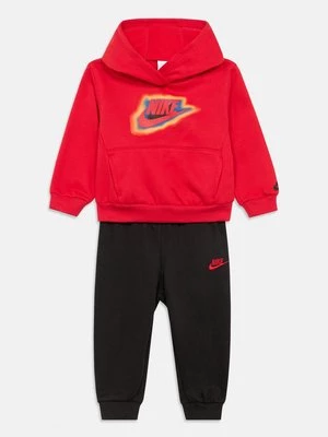 Obrázek produktu Tepláková souprava Nike Sportswear