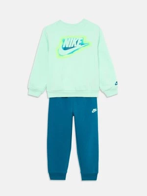 Obrázek produktu Tepláková souprava Nike tmavě zelená