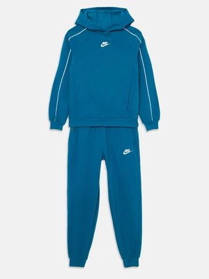 Obrázek produktu Tepláková souprava Nike zelená