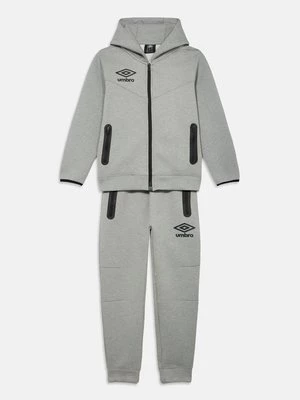Obrázek produktu Tepláková souprava Umbro
