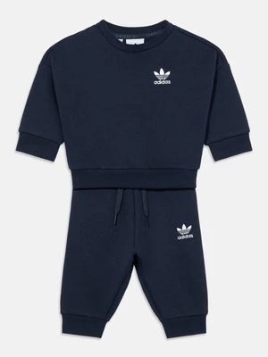Obrázek produktu Teplákové kalhoty adidas Originals