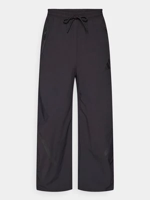 Obrázek produktu Teplákové kalhoty adidas Sportswear