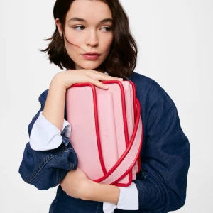 Obrázek produktu Tous - Středně Velká Tmavě Růžová Crossbody Kabelka Tous Audree Pipings -