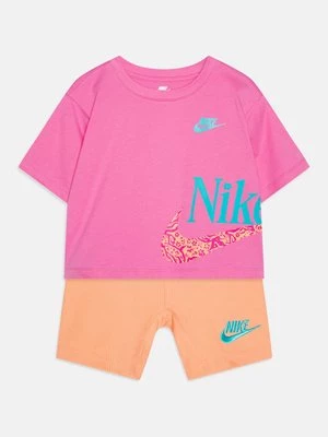 Obrázek produktu Triko s potiskem Nike meruňková