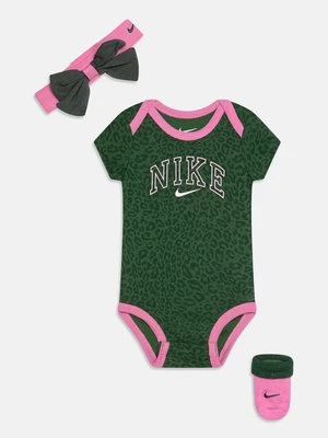 Obrázek produktu Triko s potiskem Nike tmavě zelená