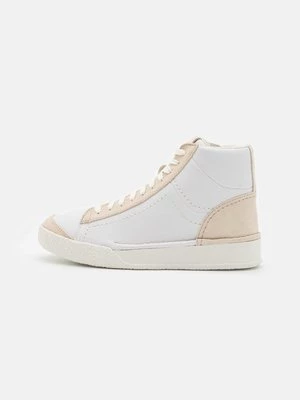 Obrázek produktu Vysoké tenisky Clarks