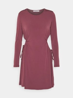 Obrázek produktu Žerzejové šaty Glamorous Petite