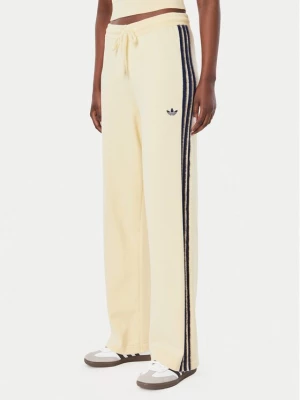 Obrázek produktu adidas Teplákové kalhoty Firebird KS7363 Krémová Regular Fit