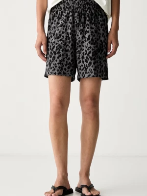 Obrázek produktu adidas teplákové šortky dámské s bavlnou Leopard Pack