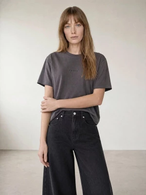 Obrázek produktu ARMIE Tričko 'The Alexi Logo T-shirt - Dark Grey' tmavě šedá