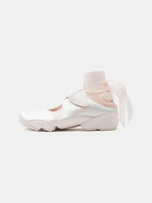 Obrázek produktu Baleríny s páskem Nike světle růžová