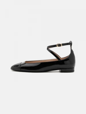 Obrázek produktu Baleríny s páskem Stuart Weitzman černá
