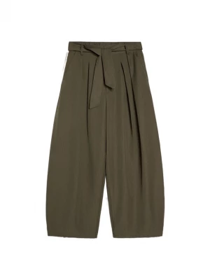 Obrázek produktu Bershka Kalhoty se sklady v pase světle šedá / jedle