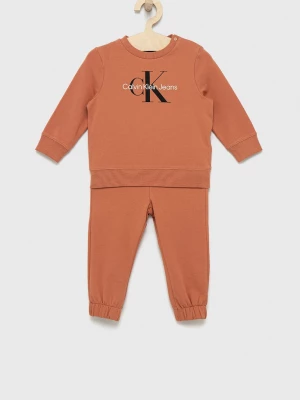 Obrázek produktu Calvin Klein Jeans Dětská tepláková souprava Calvin Klein Jeans oranžová