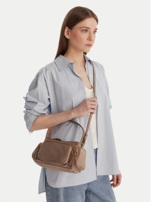 Obrázek produktu Calvin Klein Kabelka Pocket Nylon Bag W/Strap LV04F3132G Béžová