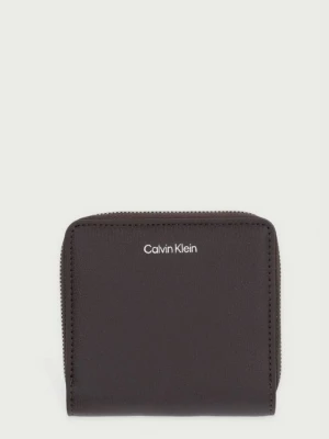 Obrázek produktu Calvin Klein Peněženka dámská z imitace kůže hnědá