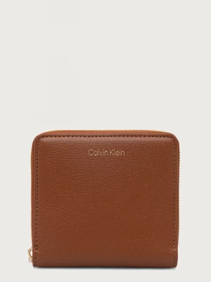 Obrázek produktu Calvin Klein Peněženka dámská z imitace kůže hnědá