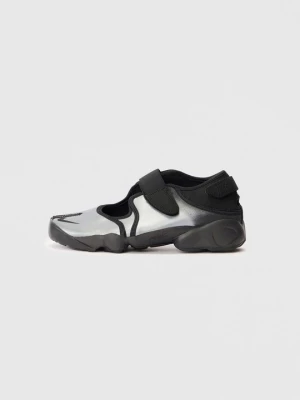 Obrázek produktu Chodecké sandály Nike stříbrná