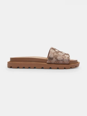 Obrázek produktu Coach pantofle na plochém podpatku dámské Brynn Crystal Signature Slide hnědá