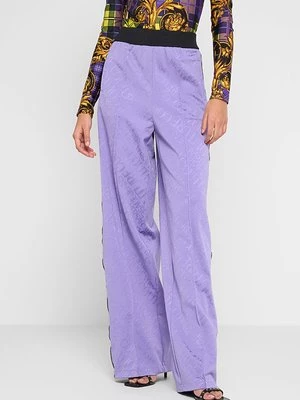 Obrázek produktu Kalhoty Versace Jeans Couture fialová