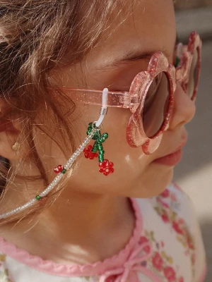 Obrázek produktu Konges Sløjd Řetízek k dětským slunečním brýlým Konges Sløjd SUNGLASSES BEAD CHAIN CHERRY vícebarevná