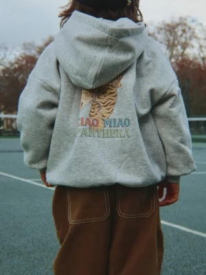 Obrázek produktu Konges Sløjd rozepínací mikina s kapucí dětská s bavlnou LOU SWEAT ZIP HOOD GOTS