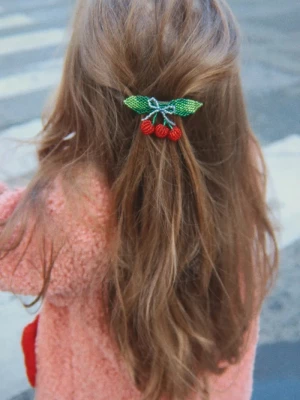 Obrázek produktu Konges Sløjd sponka do vlasů dětská BEADED CHERRY BOW BIG HAIR CLIP červená