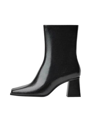 Obrázek produktu Kotníkové boty Bershka černá