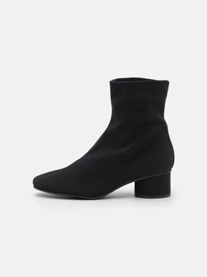 Obrázek produktu Kotníkové boty Pretty Ballerinas černá