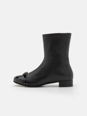 Obrázek produktu Kotníkové boty Versace černá