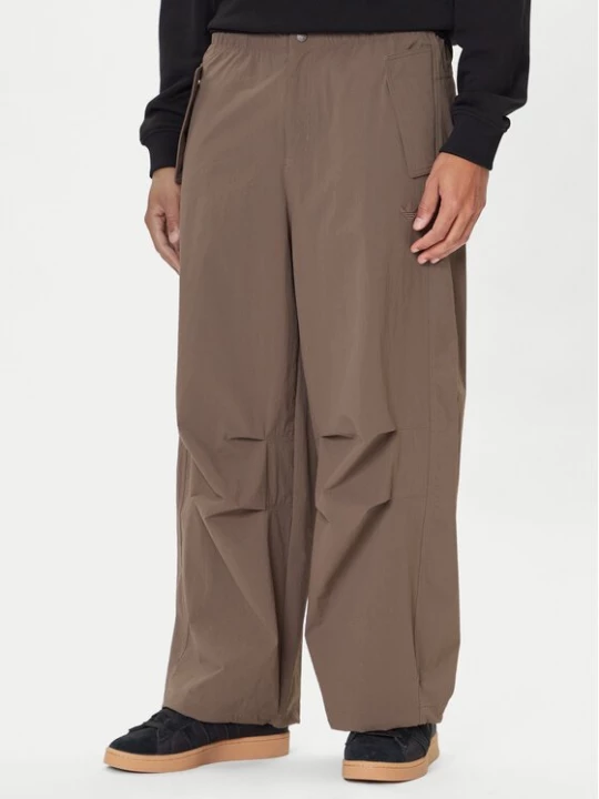 Obrázek produktu adidas Kalhoty z materiálu Premium Essentials Utility Parachute JW1087 Hnědá Loose Fit