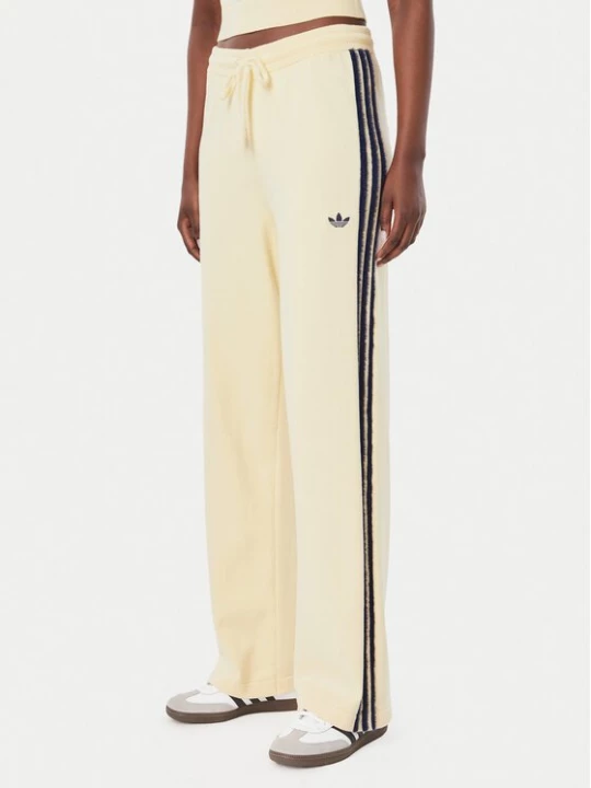 Obrázek produktu adidas Teplákové kalhoty Firebird KS7363 Krémová Regular Fit