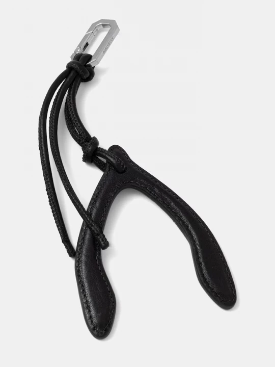 Obrázek produktu AllSaints Kožená klíčenka AllSaints WISHBONE černá