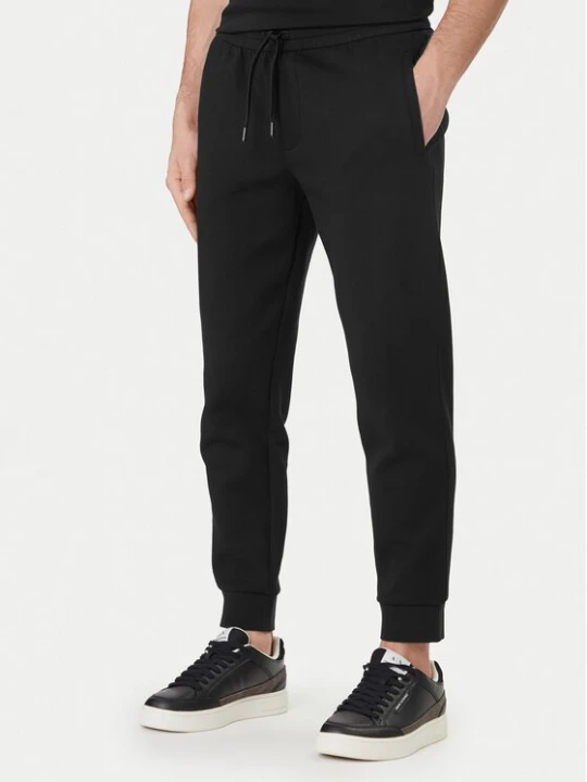 Obrázek produktu Armani Exchange Teplákové kalhoty XM000373 AF10818 UC001 Černá Regular Fit