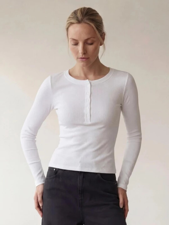 Obrázek produktu ARMIE Tričko 'The Petra Henley Slim-Fit Top - White' bílá