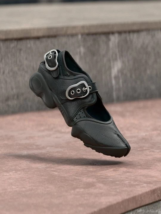 Obrázek produktu Baleríny s páskem Nike antracitová
