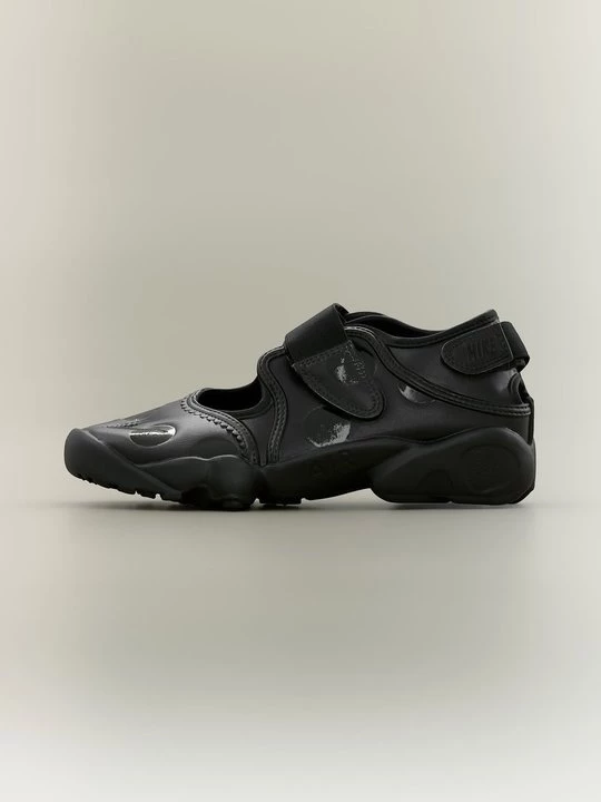 Obrázek produktu Baleríny s páskem Nike černá