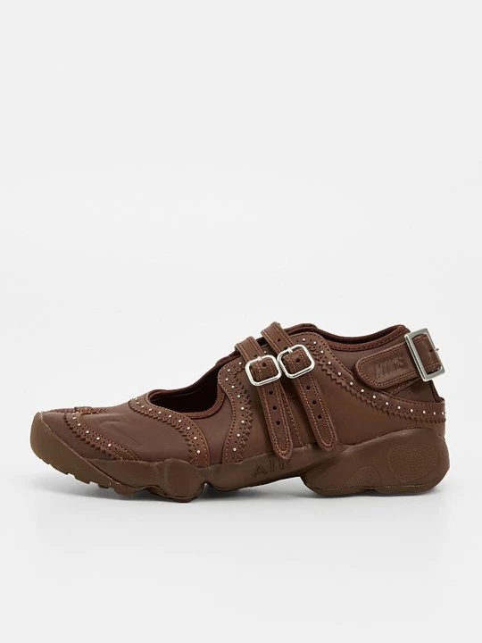 Obrázek produktu Baleríny s páskem Nike hnědá
