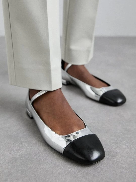 Obrázek produktu Baleríny s páskem Stuart Weitzman černá