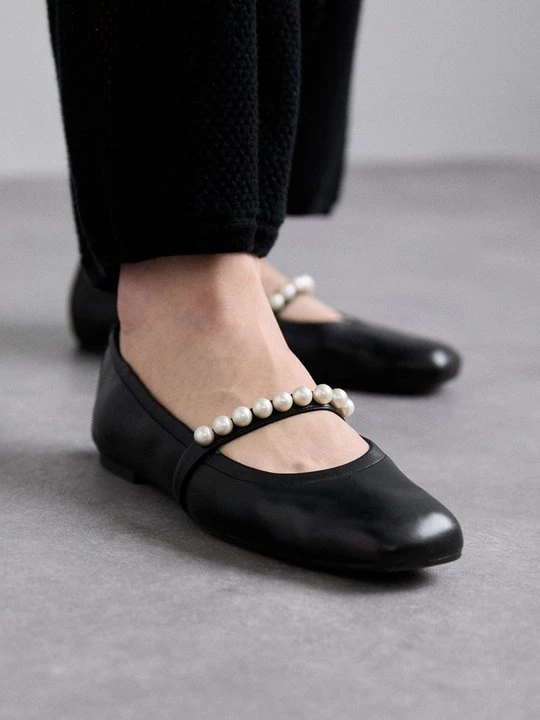 Obrázek produktu Baleríny s páskem Stuart Weitzman černá