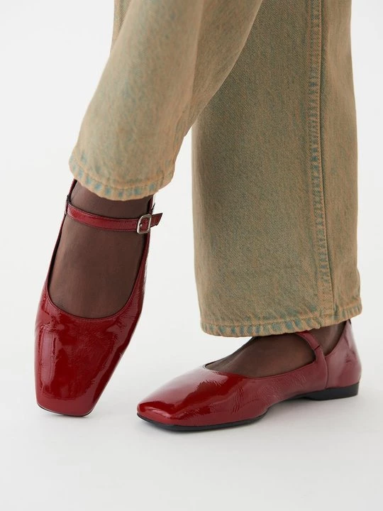 Obrázek produktu Baleríny s páskem Vagabond